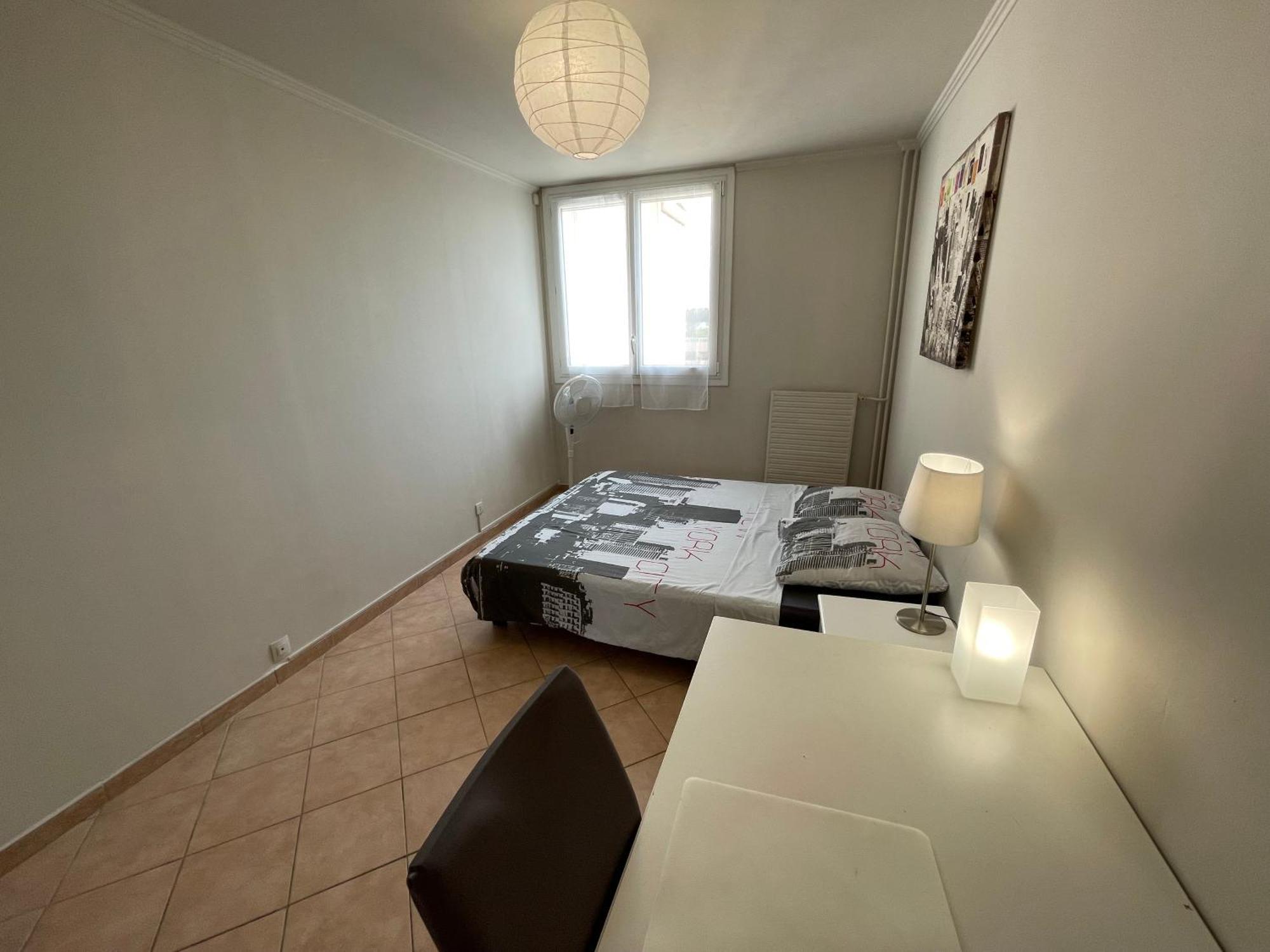 Location Chambre privée en colocation dans un appartement vaulx en velin centre Exterior foto