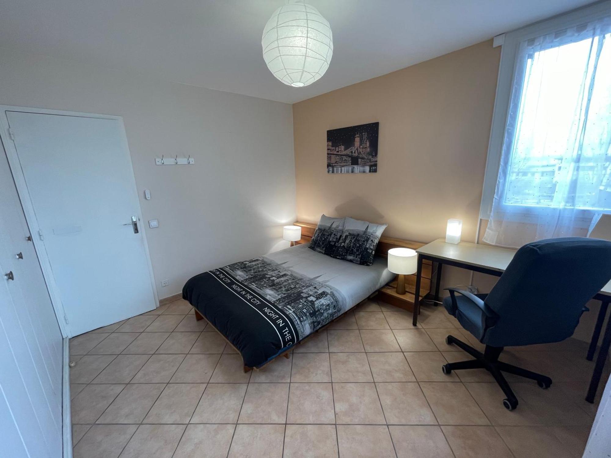 Location Chambre privée en colocation dans un appartement vaulx en velin centre Exterior foto