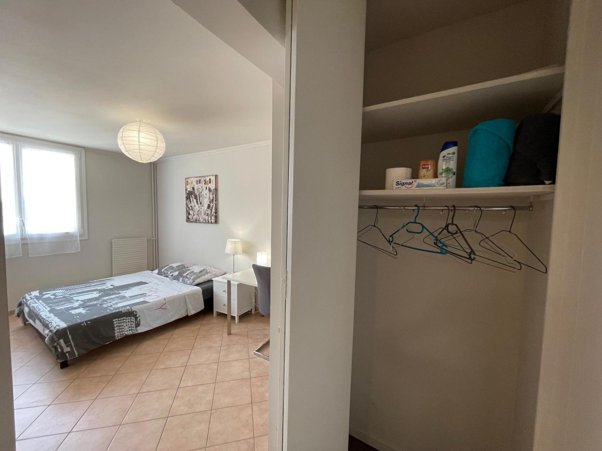 Location Chambre privée en colocation dans un appartement vaulx en velin centre Exterior foto
